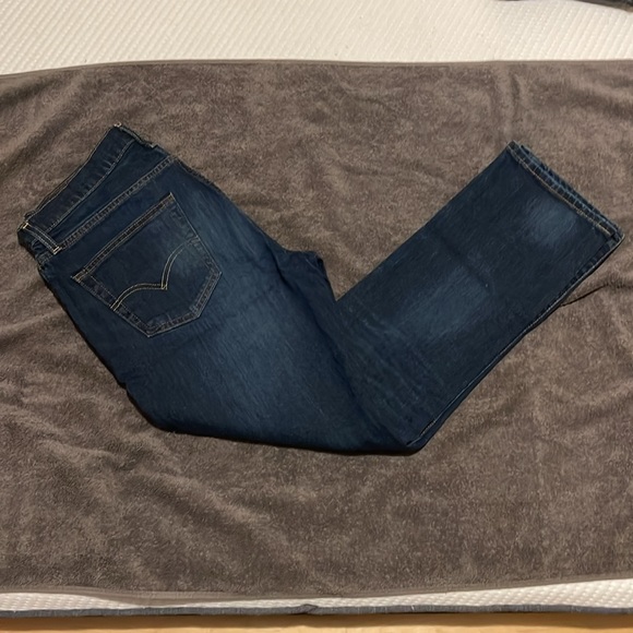 Levis Premium 511 size 33x30 in blue with fading on front and back legs - Picture 2 of 10